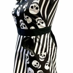 SOURPUSS LUST FOR SKULLS APRON
