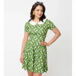 UNIQUE VINTAGE GREEN & WHITE DAISY MARGOT FIT & FLARE DRESS