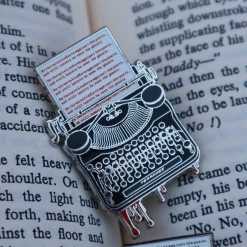 LIVELY GHOSTS STEPHEN KING LOVERS PIN BLACK